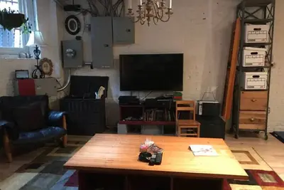 Image de Deluxe Boho Brooklyn Brownstone w/ Private Garden!