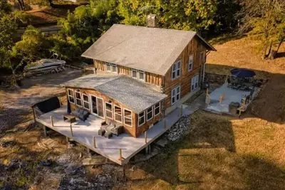 Image de Original 1926 Log Cabin Overlooking Ohio River