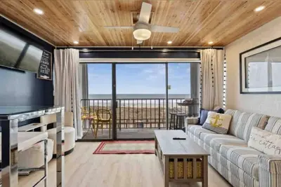 Image de On The Beach! Nautical Oceanside Oasis, Sleeps 4