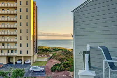Image de Wave Reviews, Oceanfront