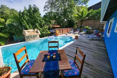 Image de A dream getaway…! 3-bedroom home with a pool and ocean views