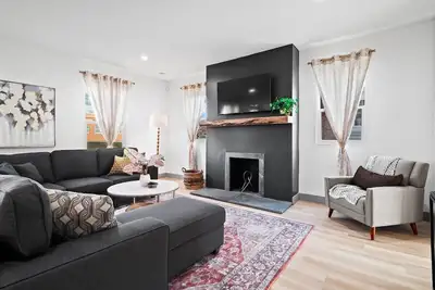 Image de Gorgeous Remodel|Game Room|Sleeps 8