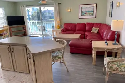 Image de 10 · Parker Manor Water View 2 Br Apt