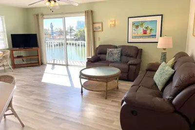 Image de 12 · Parker Manor Water View 2 Br Apt