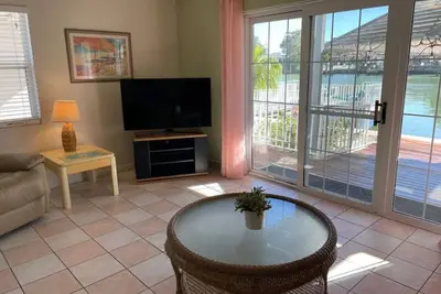 Image de 5 · Parker Manor Water View 2 Br Apt