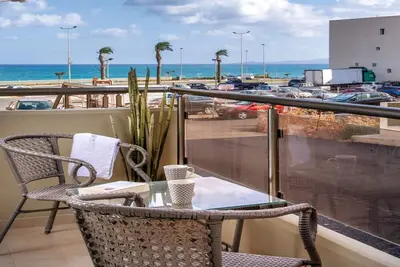 Image de Attractive Ground Floor Apartment, A/C, Balcony with Sea View - Centrally Located in Heraklion!