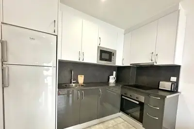 Image de Appartement cosy pour 4 à Cambrils avec Wi-Fi et climatisation au cœur du centre touristique