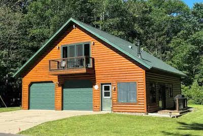 Image de The lodge on Sand Lake. Your place to unwind and enjoy nature.