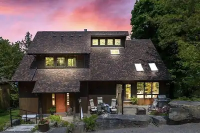 Image de Relax and Rejuvinate at the cottage. Get some forest therapy.