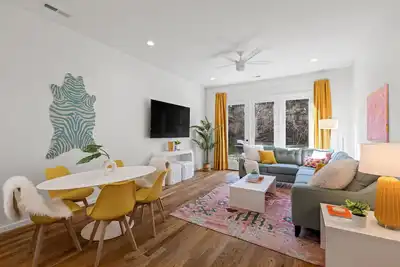 Image de Starburst - *Hot Tub* - Great for Big Groups!