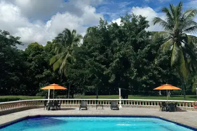 Hacienda with Private Swimming Pool/Air Conditioning/Jacuzzi\n