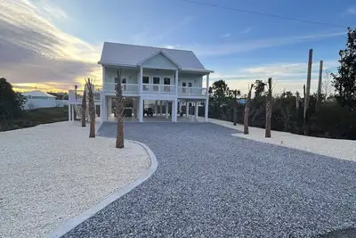 Image de Forgotten Coast Retreat, golf carts included, large swim spa