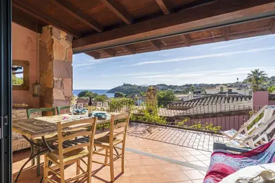 Image de Maison de vacances \"Cara House Vista Mare\" avec vue sur la mer, terrasse privée et climatisation