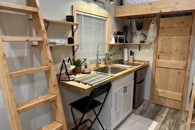 Image de Tiny Home in Downtown St Pete close to Everything Downtown & Beach!