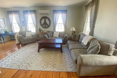 Image de Pine Point Beach Retreat! 8 Bedroom, Pet Friendly family compound