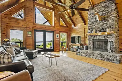 Image de Moondance | Log Cabin with Hot Tub, Fire Pit & Mountain Views!