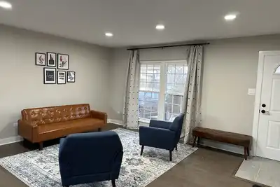 Image de Newly remodeled house in quiet family neighborhood