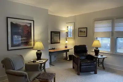 Image de Three bedrooms, 2 miles from Notre Dame. Picturesque large living space.