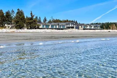Image de Ocean Peak Retreat at Saratoga Beach - Comox Valley's newest beachfront resort!