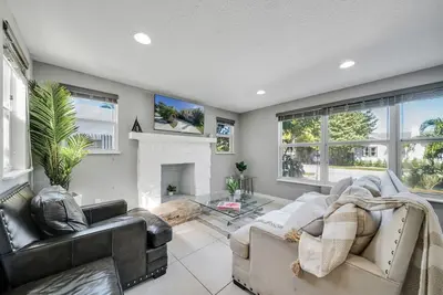 Image de Spectacular Estate on Antique Row - Large Groups