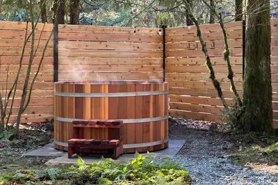 Image de Cozy Nordic style cabin with cedar barrel hot tub