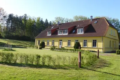Image de Gut Rattelvitz Parterre C, hochwertig, Sauna, Kamin, eTankstelle, Spielscheune, 15. 000qm Parkland