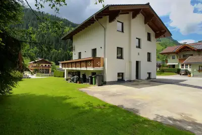 Image de Chalet spacieux avec local Ă skis et sauna