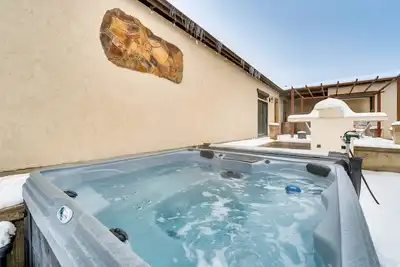 Image de Epic East Wenatchee Home w\/ Hot Tub + Game Room!
