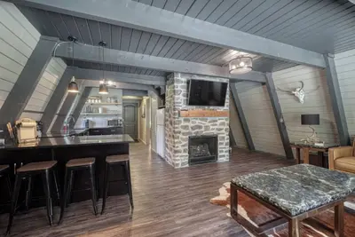 Image de J10-Jackpot Cabin + Trailer Parking + Trail Access