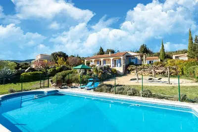 Image de Maison de vacances tranquille avec piscine privée