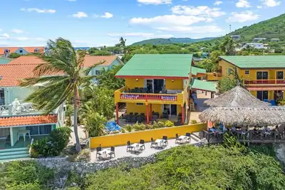 Image de Bahia Apartments & Diving - 4 Bedroom Apartment - At Sea - Ground Floor
