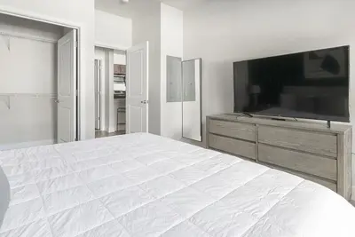 Image de Landing at The Pointe at Dorset Crossing - 1 Bedroom in Downtown Simsbury