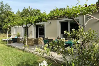 Image de ☀️Au calme, villa indépendante climatisée avec grand jardin, à 5 minutes d'Uzès.