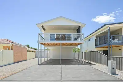 Image de Casa Bianca ~ Aldinga Beach - Welcome to Casa Bianca, a spacious and modern retreat with stunning ocean views.