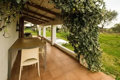 Cherry tree. Rustic 5/6 p. country house with pool and garden