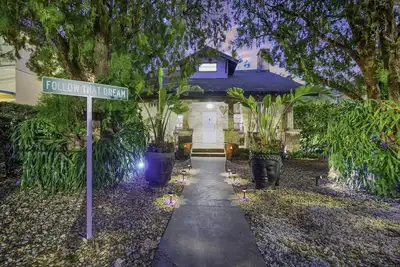 Image de This villa is a 5 bedroom(s), 3 bathrooms, located in Miami, Fl.