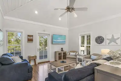 Large Porches - Close to Beach and Pool-3 bikes-`8 Wisteria`