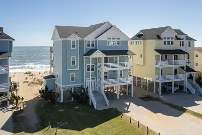 Image de Cape Point, charming 7-Bedroom Oceanfront + Pets Stay Free!