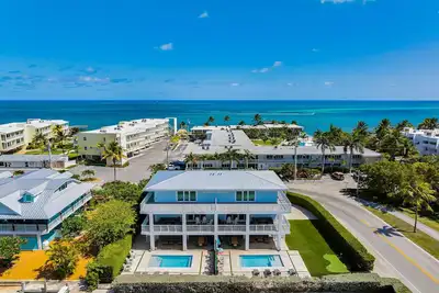 Image de Cielo's Del Mar Luxury Duplex-Dock/Pool/Sleeps 16!