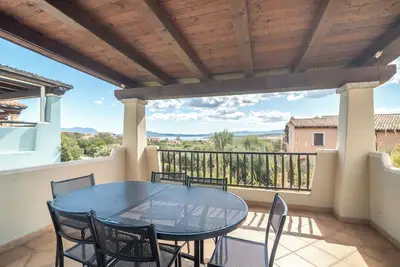 Image de Appartement 'Poggio Dei Fiori Appartamento H7' avec vue sur mer et terrasse privée