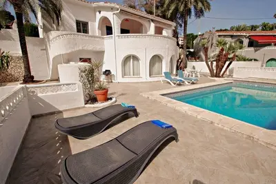 Image de Saona Villas (Ts Geni) : villa 4 personnes, piscine privée, 100 m de la plage