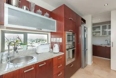 Image de Cape Town 3-Br Luxury Haven: Beach Views, Prime Location, Seaside Splendor
