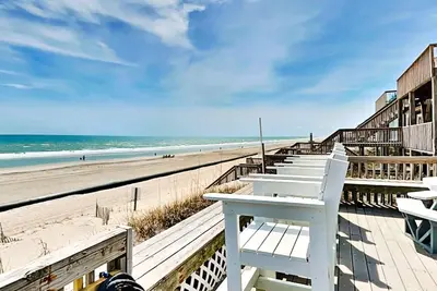 Image de Take Me A Wave | Oceanfront + Game Room & Pets Allowed!