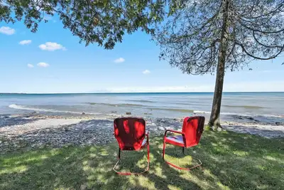 Image de Waterfront home- New Construction, Beautifully decorated!