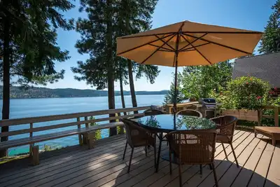 Image de Lake Front New Remodel w/ Hot Tub- Coeur d'Alene