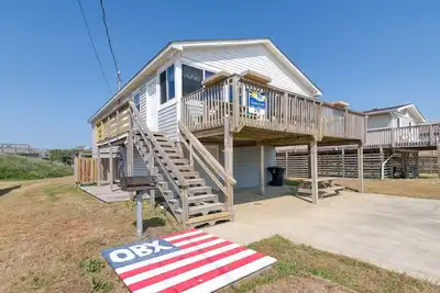 Image de Across the street from the beautiful beaches of Kitty Hawk, Nc!