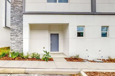 Image de Snowbird-friendly townhouse with lanai, private pool, Ac, & washer/dryer