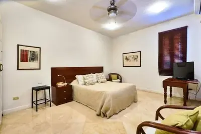 Image de El 9 ; Entire Exquisite Colonial Apt with Pool