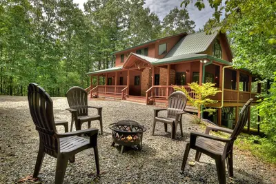 Image de Rustic Cabin w\/ 3 En suite Br+Game Room+Hot  Tub