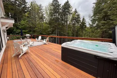 Image de New-Lakehouse w/Hot Tub. Min from town and Skiing